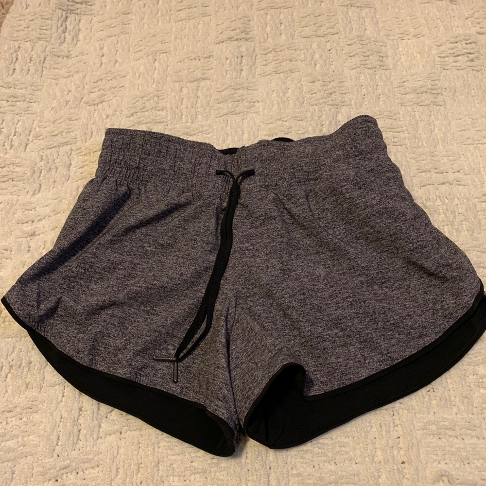 Lululemon women shorts size 4 new without tags